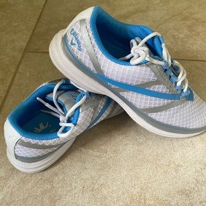 Callaway womens golf shoes.  Barely used.  Size 7